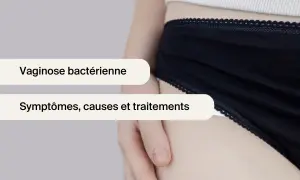 Gros plan sur une personne portant des sous-vêtements noirs, avec des textes superposés sur la vaginose bactérienne, ses symptômes, causes et traitements.